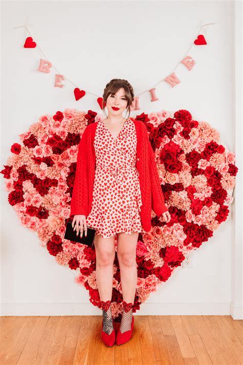 Valentines outfit ideas. We’ve gathered 10 head-to-toe Valentine’s Day outfit ideas to help you plan out your look, no matter what you have on your agenda. 