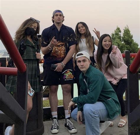 Valkyrae and hasanabi dating. May 14, 2022 · Hasan was reacting to Pokimane’s interview with Anthony Padilla on May 13, when her comments trying to date as a streamer prompted Hasan to open up about his … 