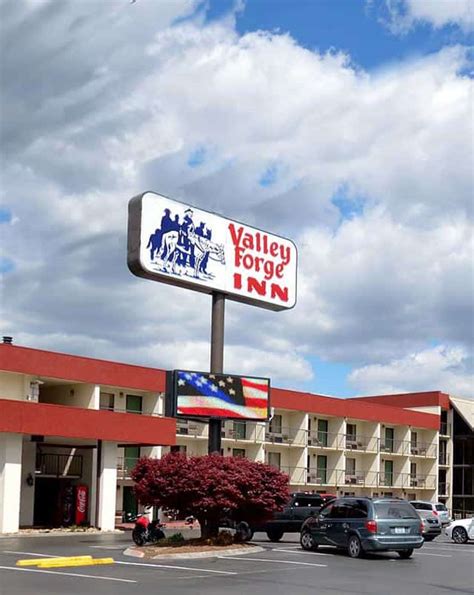 Valley forge inn. Valley Forge Inn is a family-owned property with standard rooms, large suites, townhouses and jacuzzi suites. We have continental breakfast, coin laundry, bus parking, elevators, Wi-Fi access, an indoor pool with hot-tub and an outdoor pool with kiddie pool. We are conveniently located on the Parkway next to the Comedy Barn. 