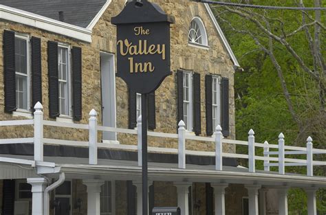 Valley inn. Mar 2, 2018 · The Valley Inn is open Monday-Saturday from 11 a.m. until closing time, which ranges from about 10 p.m. during the week to midnight or 1 a.m. on weekends. More stories on: Hidden Gem , The Valley ... 