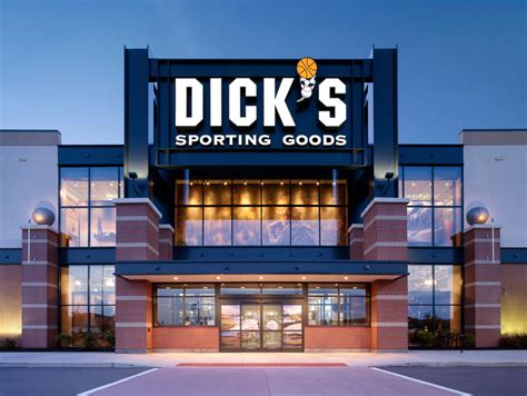 Value Hunters: Look To DICK’S Sporting Goods Inc. (DKS)