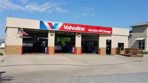 find a valvoline instant oil change near you With more than 1,700 nationwide locations, chances are there’s a Valvoline Instant Oil change℠ near you. Find a quick lube location and get your oil changed in about 15 minutes.. 