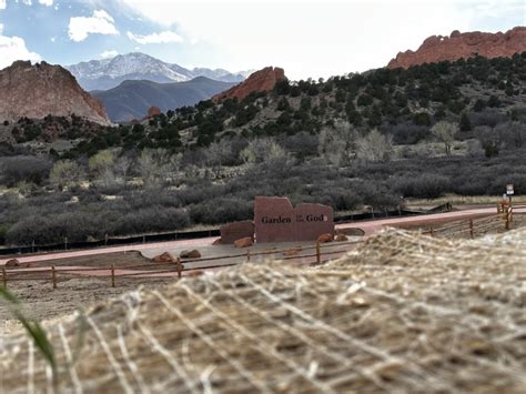 Vandals remove 's' from Garden of the Gods signs