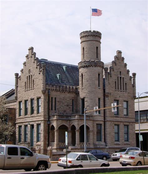 Vanderburgh county jail evansville in. 0. EVANSVILLE — Vanderburgh County will pay $215,000 — almost half of it taxpayer money — to settle allegations that a former guard beat up an inmate at the county jail. The lawsuit, filed by a former inmate in U.S. District Court in December 2019, alleged Joshua Davis, then a probationary corrections officer, punched the man in the … 
