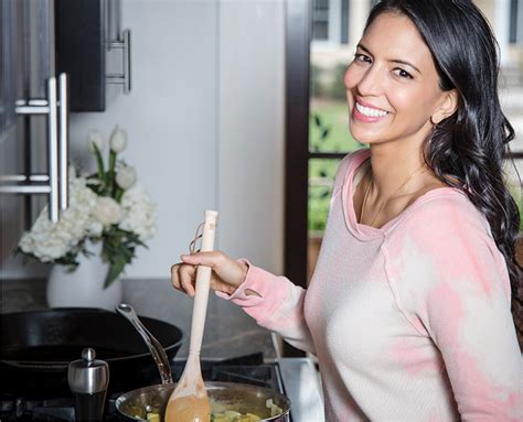 Vani hari food babe. The Food Babe, Vani Hari | Investigating What’s Really in Our Food & How She Changed Chipotle, Subway & Other Multi-Billion Dollar Food Companies “I went from 30 pounds overweight and super sick on nine prescription drugs to zero prescription drugs, being able to maintain my weight with no dieting just eating real food. 