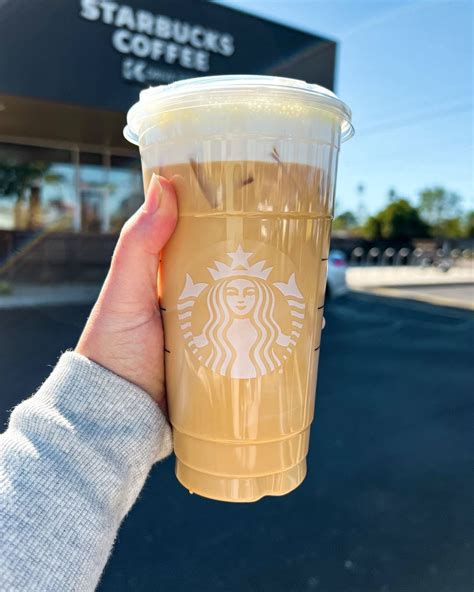 Vanilla cold foam. Aug 27, 2022 · A huge cold iced vanilla sweet cream foam (16 fl 8 oz) contains 110 calories. A grande iced caramel macchiato (16 fl oz) 250 calories. A huge macchiato with almond milk and iced cinnamon (16 fl 8 oz) contains 191 calories. A huge white chocolate mocha iced with white chocolate is 350 calories. 