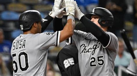 Vaughn’s homer lifts White Sox over Royals, 4-2