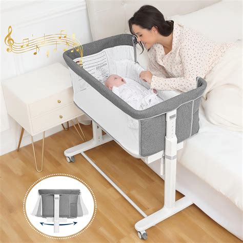 Vavasoo rocking bassinet reddit.  This automatic bedside bassinet is designed to...
