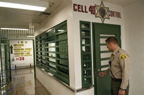 The Cook County Sheriff offers an online inmate locator service. Click below to go to the Sheriff's website and locate a detainee in Cook County Jail.. 
