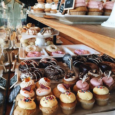 Vegan bakeries near me. Hollycake House is a fully vegan cafe and bakery utilizing quality ingredients to create delicious breakfast and lunch as well as cupcakes, cookies, ... 