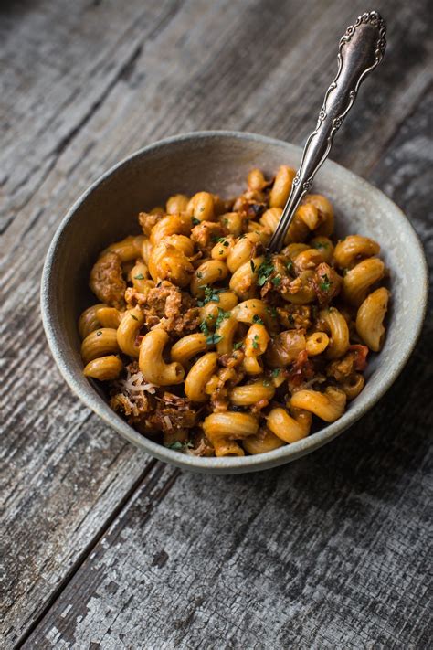 Vegan hamburger helper. Aug 4, 2019 · When the tofu is ready, preheat the oven to 400 degrees F. Remove the tofu from the bowl, and spread it out evenly on a baking sheet. Bake for 15 minutes, toss the tofu crumbles and make another 10-15 minutes or until they are brown and firm. While the tofu is baking, cook the macaroni according to package directions. 