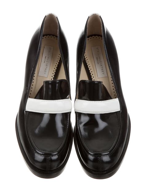 Vegan loafers. Vegan Loafer Brina by NAE is a classic women's fringe loafer made from faux leather. It has a breathable, hypoallergenic microfiber lining and robust sole with a slightly raised heel. Brina offers timeless, ethical elegance for business outfits and every day wear. 