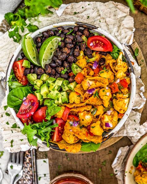 Vegan lunch. 1. Chickpeas Kale Quinoa Buddha Bowl {Vegan} This Buddha bowl is just as colorful as it is delicious! You’ll team quinoa with kale, chickpeas, carrots, and spinach to give you a bowl bursting with … 