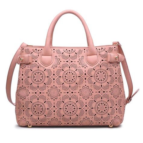 Vegan luxury bags. Mar 9, 2023 · This vegan leather label is a TikTok favorite that makes luxury-inspired bags for a fraction of designer prices. What to Consider Subtle shade and texture variations may occur in each product. 