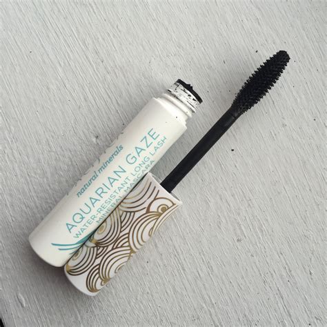Vegan mascara. By now, you can probably guess that vegan-formulated mascara is mascara made without animal products or pigments. We have several mascaras in our lineup, but if vegan-formulated mascara is what you’re after, we recommend our classic On The Rise Volume Liftscara. The mascara has a lash-lifting formula and an innovative hourglass-shaped … 