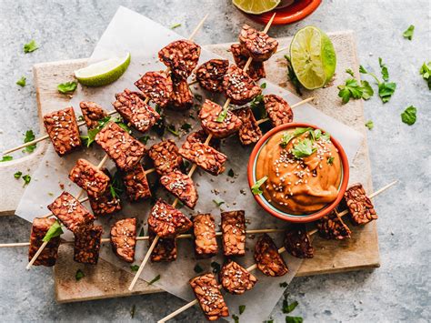 Score: 81/100. Evenly coated in a golden crumb with a tender, shredded meat texture, these Quorn buffalo wings are a great alternative to your local take-out. Garlic, lightly smoked paprika and .... 