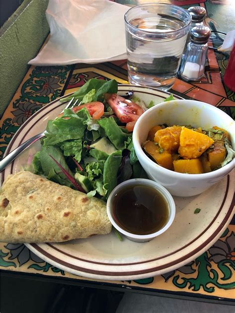 Vegan restaurants albuquerque. Specialties: Annapurna's World Vegetarian Cafe is a world-class Vegan~Vegetarian Restaurant with locations in Albuquerque and Santa Fe. We offer homestyle organic vegan food. There are many vegetarian restaurants in the nation, however, what differentiates Annapurna's is our ability to offer Ayurvedic vegan fresh food that is … 
