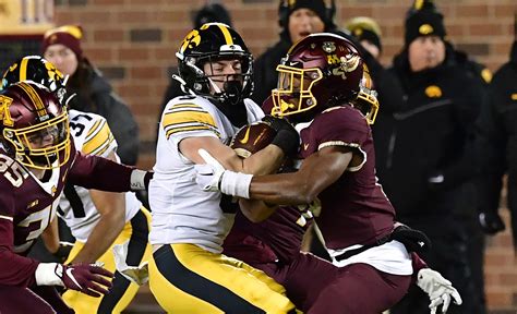 Vegas oddsmakers peg Gophers-Hawkeyes rivalry game to be near last year’s record low scoring