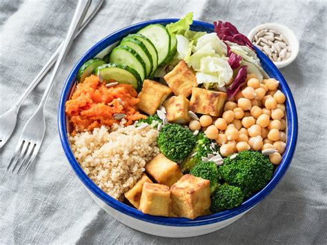 Vegetarian food. Protein: 15 g. Another healthy vegetarian option at Panera is their Mediterranean Bowl, which comes with cilantro rice, quinoa, mixed greens, tomatoes, … 