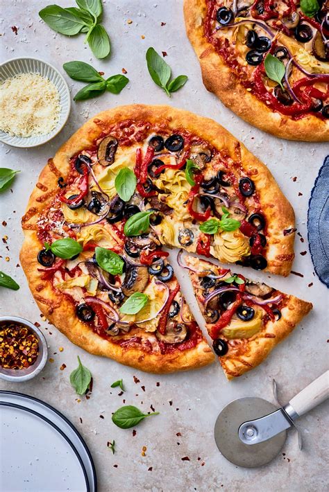 Vegetarian pizza. 1. Pizza with peppers. This scrumptious pizza with peppers is a real treat for any pizza lover! It’s crusty, full of flavor, and packed with juicy peppers, cheese and fresh … 