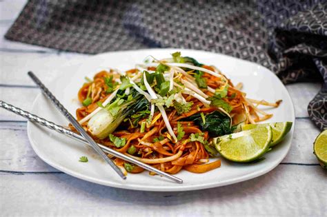 Vegetarian thai food. In a small bowl, mix the oyster sauce, light soy sauce, dark soy sauce, vinegar and sugar till well-combined. 1c. If using, fry the sliced shallots till crispy then plate. 2a. In the same pan, adding more oil if necessary, quickly stir fry the garlic-chili paste. 