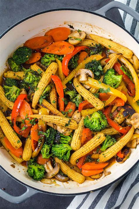 Veggie recipes easy. Stir together the mirin, rice vinegar, soy sauce, and Sriracha in a small bowl. In a large skillet or wok over high heat, and heat the oil. Add the broccoli, broccolini (if using), red onion, bell pepper, and mushrooms and cook 6 to 7 minutes until just starting to brown on edges, stirring occasionally. 
