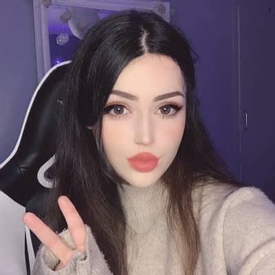 Veibae is quite proud of how her stream quality has catapulted into the future over time: “My rig can do so much. It fully tracks my face because it’s based on 3D tracking, so if I frown or ....