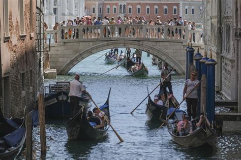 Venecia revela las primeras tarifas que les cobrará a turistas desde 2024 y en qué fechas se aplicarán
