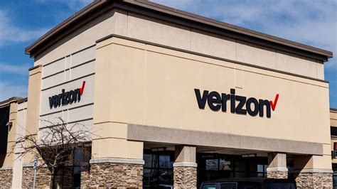 Verizon marion nc. Over the past few years, AT&T has gotten a bit of a bad reputation for their network, and Verizon's reaped the benefits. It isn't quite that simple, though. Here's a quick rundown ... 