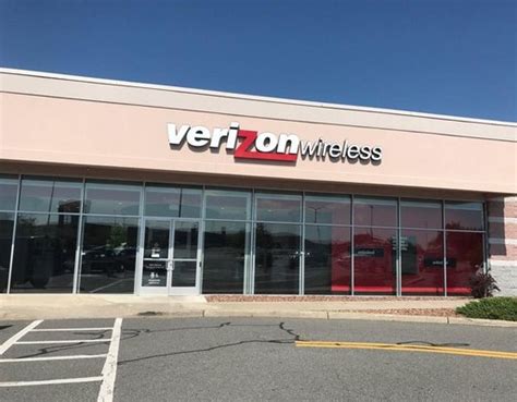 Verizon Authorized Retailer. 229 Waterman St, Providence, RI, 02906. (401) 206-4066. 9 AM - 7 PM. Shop this store. Express Pickup Doorside & In-store. 5G, LTE & Fios Home Internet sales Accepts equipment return. Schedule an appointment.. 