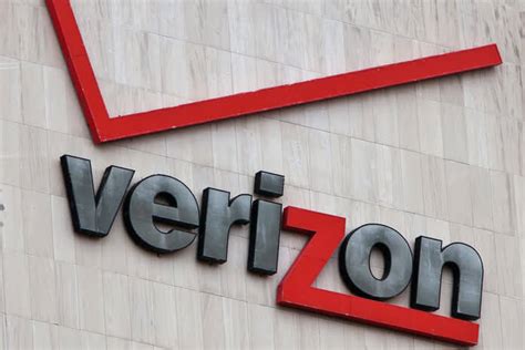 Nov 29, 2023 · The Verizon stock holds buy signals from both short and long-term Moving Averages giving a positive forecast for the stock. Also, there is a general buy signal from the relation between the two signals where the short-term average is above the long-term average. On corrections down, there will be some support from the lines at $37.32 and $34.70. . 