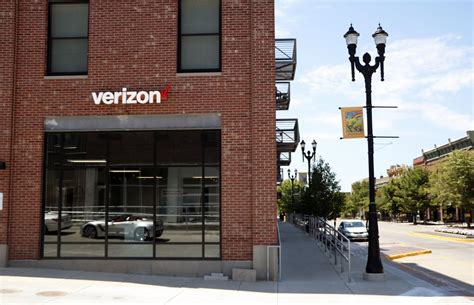 Verizon wireless center near me. Find a store Shopping for Wireless services? View a complete listing of stores offering Verizon Wireless products. Go Find a Verizon store near you to learn more about the fastest internet and cable, TV, and phone services deals available. 