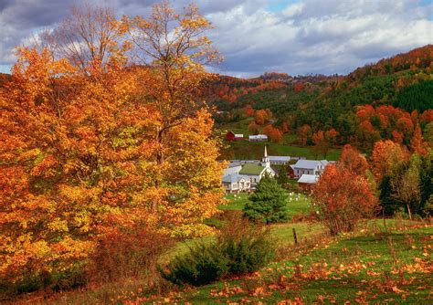 Vermont fall leaves. Fall in Vermont is one of those things that you’ve got to see to believe. So if you’re lucky enough to find yourself there during autumn, here are all the wonderful … 