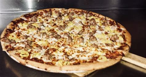 Vermont inn pizza. The menu is simple — pizzas, calzones, grinders and gyros — but the pizzeria has earned a loyal following for its fresh food and friendly service. Vermont Inn Pizza | Brattleboro/Okemo Valley ... 