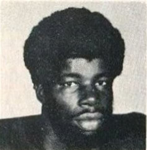 Vernon Vanoy (born December 31, 1946) is a former American football defensive tackle in the National Football League (NFL) who played for the New York Giants, Green Bay Packers and Houston Oilers. Vernon Vanoy. Personal information.. 