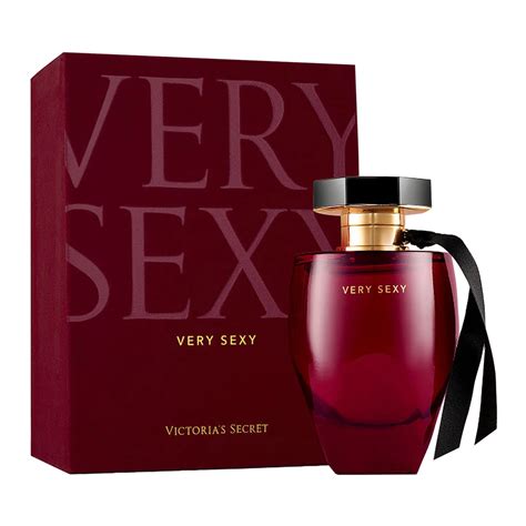 Very sexy perfume. Very Sexy Eau de Parfum is a bold, woody, slow-burn feminine fragrance that lingers nicely. It’s a sensual and captivating scent created by Jean Claude Deville for Victoria’s Secret. Launched in 2018. This fragrance begins with fruity opening notes of clementine and blackberry sprinkled with black pepper. A powdery floral heart of … 
