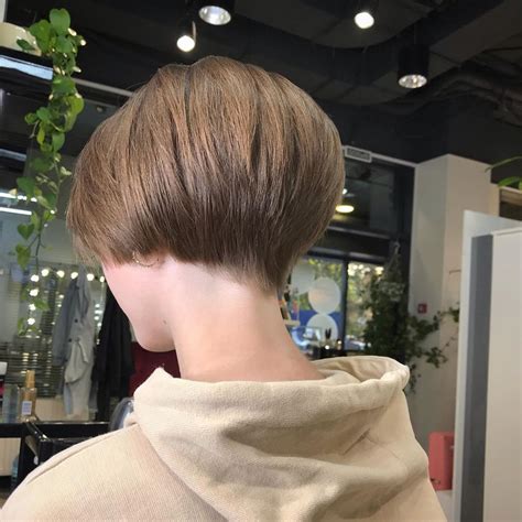 Very short bob back view. Robert “Bob” Kraft is the owner of the New England Patriots NFL franchise and Rand-Whitney Group LLC, a business in the packaging industry. Kraft is considered one of the most resp... 
