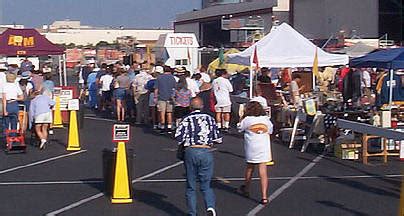 Veterans stadium swap meet schedule. The food selection is not the best, so eat before you go. 4. De Anza College Flea Market – San Jose, CA. Source: playinthesouthbay. De Anza College Flea Market. Located in the Silicon Valley, this college flea market has been going strong for over 30 years, operating the first Saturday of every month. 