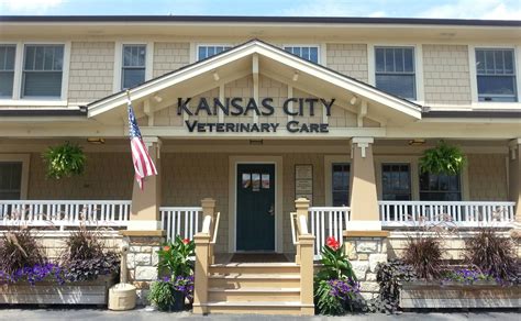 Kansas City is a big food town, but it also offers a buffet of classes for aspiring home cooks. The Culinary Center of Kansas City, located in Downtown Overland Park, hosts more than 600 cooking .... 