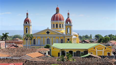 Viaje a nicaragua ; e, intermezzo tropical. - Metodología para la clasificación de provincias según niveles de vida, potencial y actividad económica..