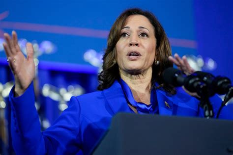 Vice President Kamala Harris returns to Chicago, will speak at UnidosUS conference