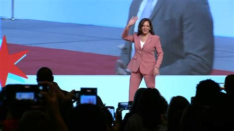 Vice President Kamala Harris speaks at gun safety conference in Chicago