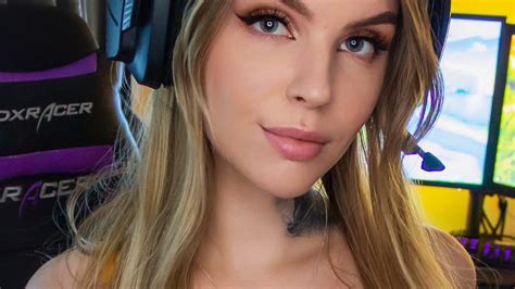 Vickysteez – Swedish Onlyfans Leak +18 45 Videos