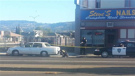 Victim found shot in East Oakland shopping center parking lot