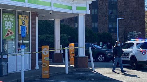 Victim hospitalized after Cumberland Farms stabbing