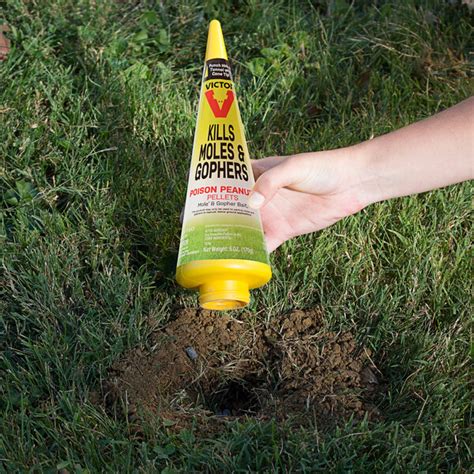 Victor Pest M6006 Mole and Gopher Poison - WebstaurantStore