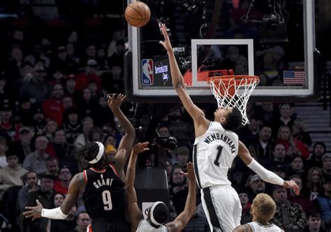 Victor Wembanyama scores 30, the Spurs snap 5-game skid with a 118-105 win over Trail Blazers