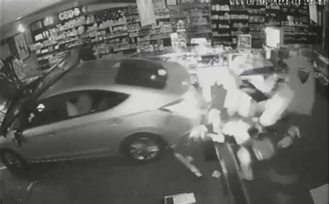 Video: San Jose burglars ram stolen cars into smoke shops, 4 arrested