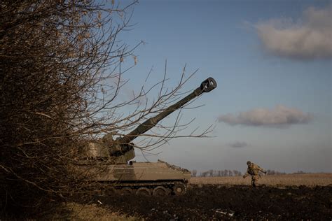 Video Shows Russian T-72 Drive Into Minefield …