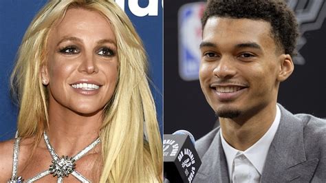 Video shows Britney Spears inadvertently hit herself in the face